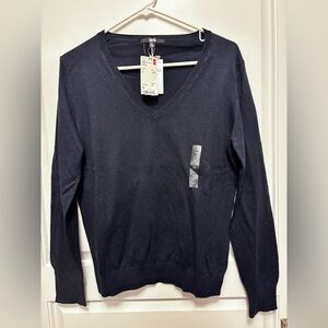 Uniqlo Women’s V-Neck Sweater